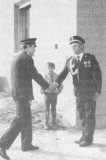 Żurowa 1977r. - dzień strażaka - Edward Mikrut naczelnik OSP wita przedstawiciela Zarządu ZOSP w Tarnowie dh Tadeusza Rzepeckiego
